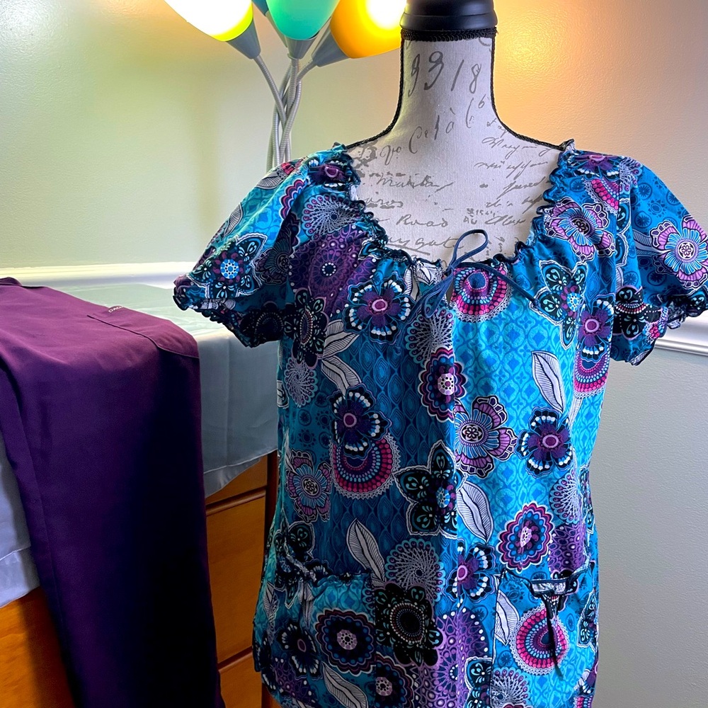 Women’s scrubs set